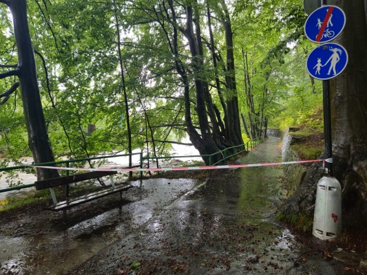 Pohled na stezku v den před povodněmi v roce 2024