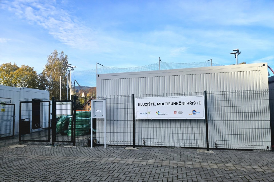 Beton nepočká: Na hřišti se bude pracovat i po setmění