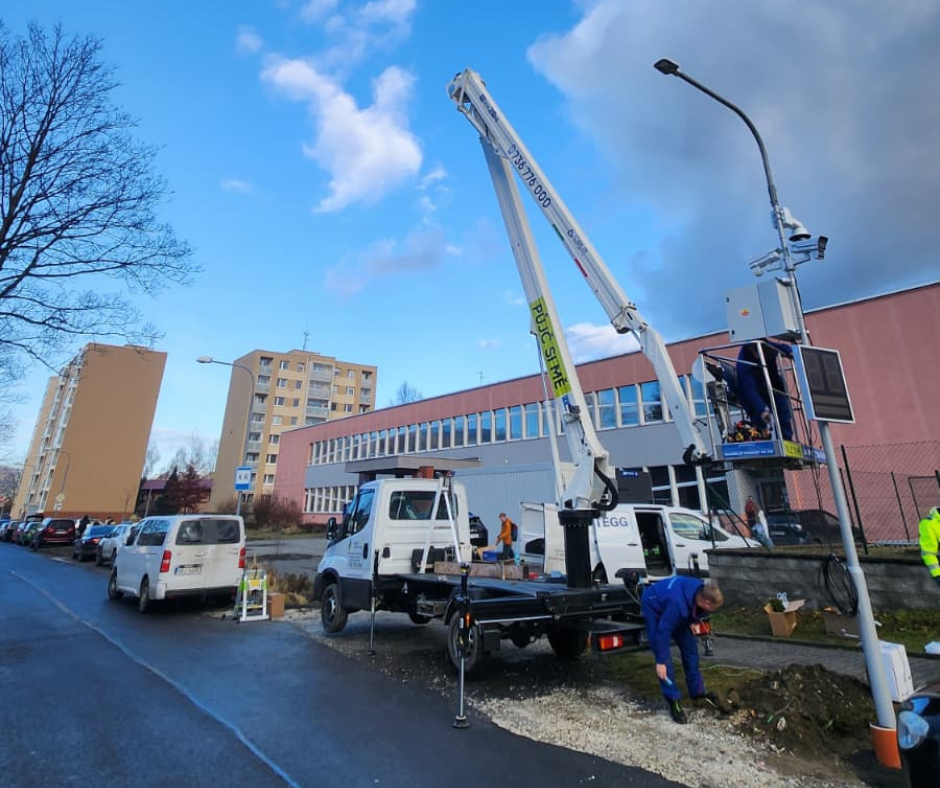 Instalace v ulici Nábřežní