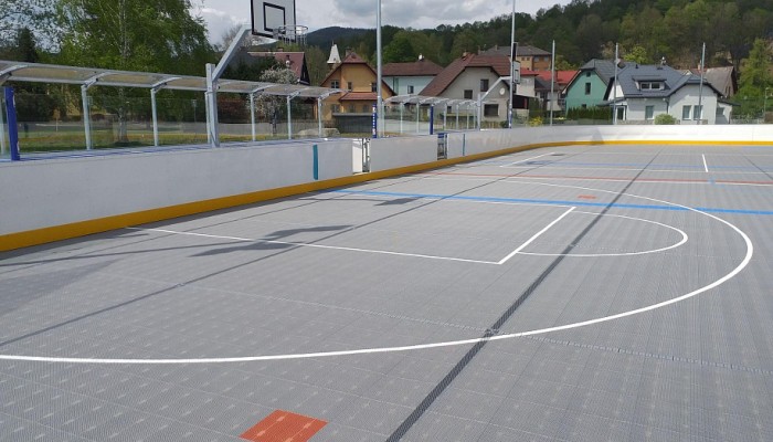 Multifunkční hřiště s ledovou plochou (Obnova po povodních)