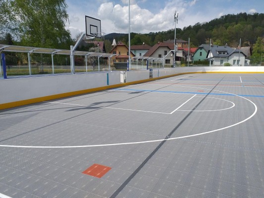 Multifunkční hřiště před povodní 2024