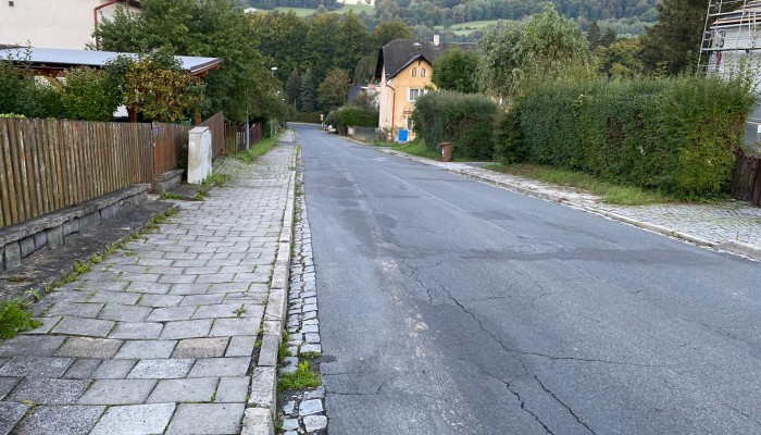 Obnova chodníku na ulici Nerudova