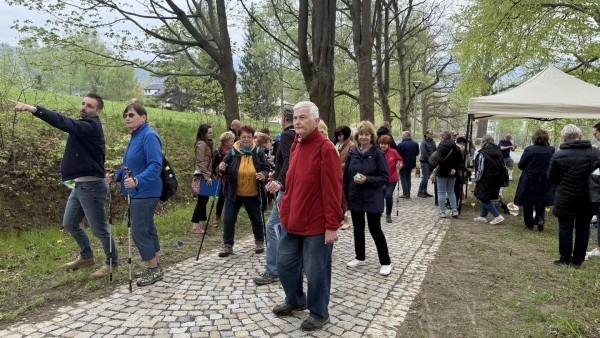Vydali jsme se na první oficiální procházku po novém chodníku do lázní