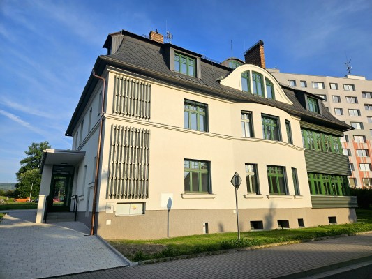 Opravená městská vila na ul. Dukelská, kde od září 2025 fungují 2 dětské skupiny.