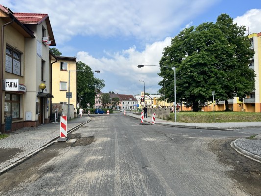 Stavební práce na obnově komunikací