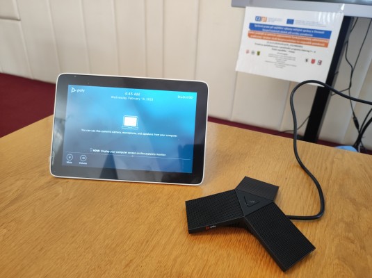 Videokonferenční zařízení pro online komunikaci